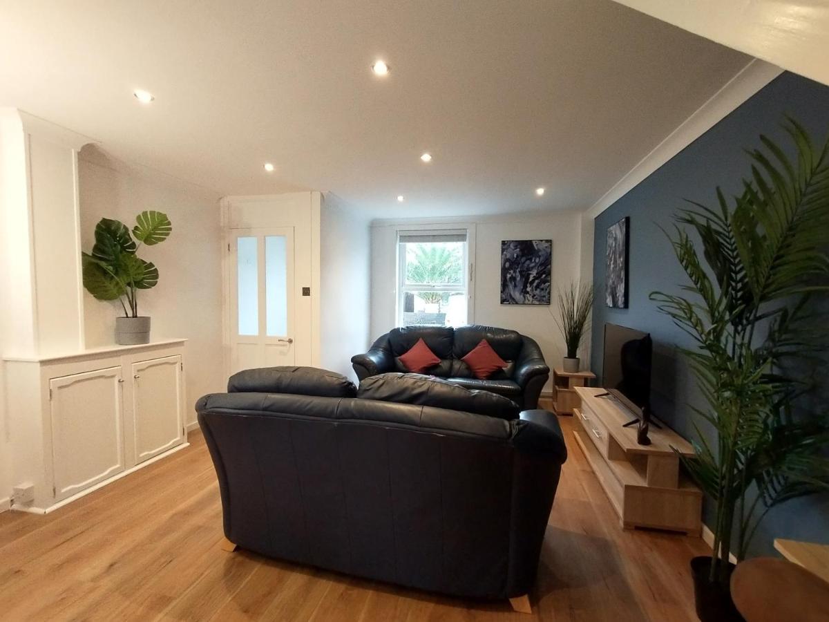 Chipad Duo - Comfy House With Parking And Garden Βίλα Τσίτσεστερ Εξωτερικό φωτογραφία